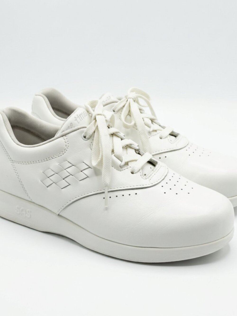 SAS Free Time Womens Shoes Size 6ww White Leather Lace Up Low Top Sneakers